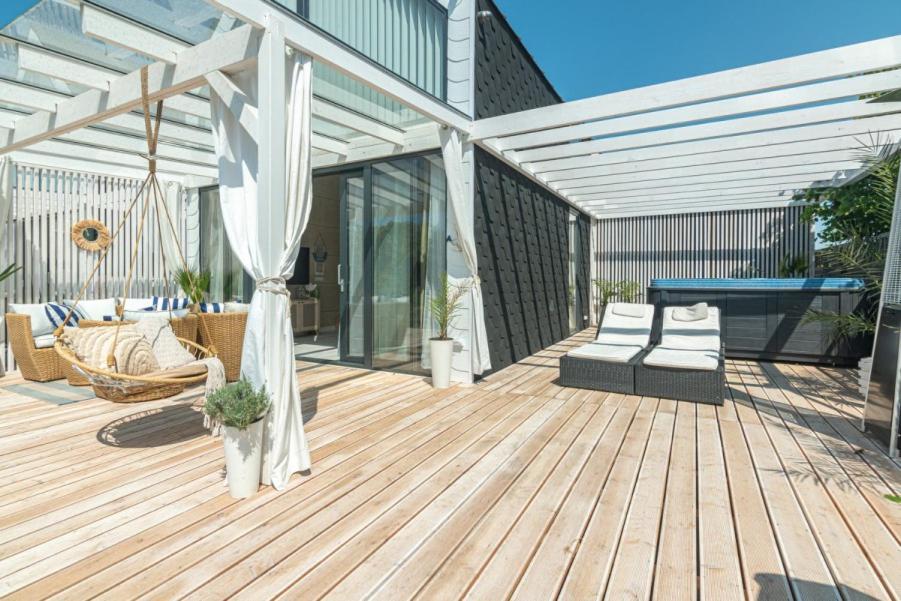 Summer House-Nowoczesne Domki Z Jacuzzi I Ladowarka Do Samochodu Wrzosowo  Exterior foto